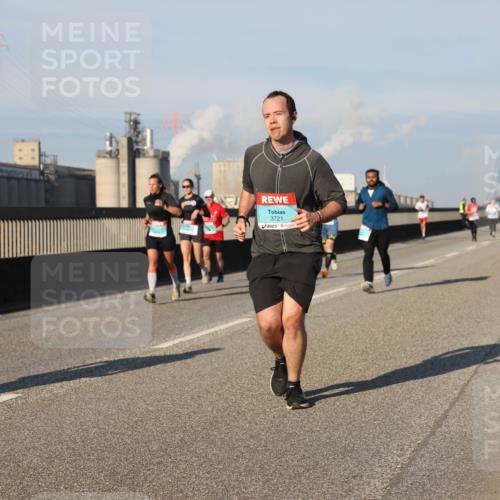 03.10.2025 - Köhlbrandbrückenlauf Lena Gebhardt http://msf.ph/oto/9128908 03.10.2025 09:48:34 Position 2 3721 meine-sportfotos.de