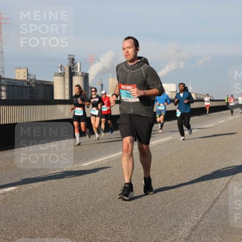 03.10.2025 - Köhlbrandbrückenlauf Lena Gebhardt http://msf.ph/oto/9128917 03.10.2025 09:48:34 Position 2 3721 meine-sportfotos.de