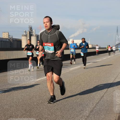 03.10.2025 - Köhlbrandbrückenlauf Lena Gebhardt http://msf.ph/oto/9128926 03.10.2025 09:48:34 Position 2 3721 meine-sportfotos.de