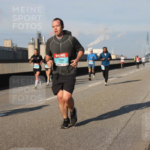 03.10.2025 - Köhlbrandbrückenlauf Lena Gebhardt http://msf.ph/oto/9128929 03.10.2025 09:48:34 Position 2 3721 meine-sportfotos.de