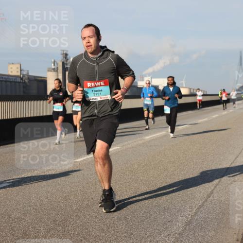 03.10.2025 - Köhlbrandbrückenlauf Lena Gebhardt http://msf.ph/oto/9128934 03.10.2025 09:48:34 Position 2 3721 meine-sportfotos.de