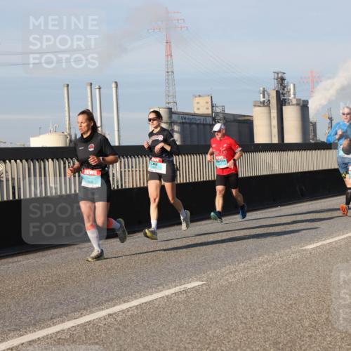 03.10.2025 - Köhlbrandbrückenlauf Lena Gebhardt http://msf.ph/oto/9128959 03.10.2025 09:48:36 Position 2  meine-sportfotos.de