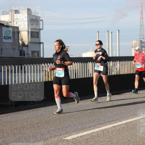 03.10.2025 - Köhlbrandbrückenlauf Lena Gebhardt http://msf.ph/oto/9128997 03.10.2025 09:48:37 Position 2 3842, 406 meine-sportfotos.de