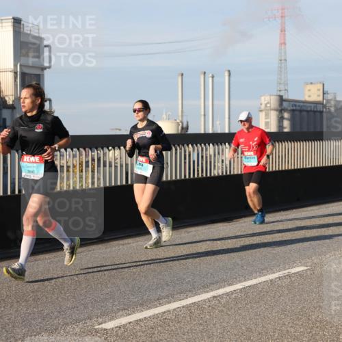 03.10.2025 - Köhlbrandbrückenlauf Lena Gebhardt http://msf.ph/oto/9129021 03.10.2025 09:48:37 Position 2 3842 meine-sportfotos.de