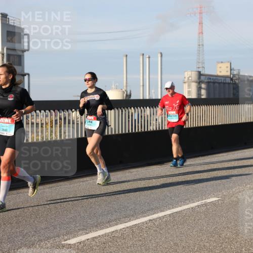 03.10.2025 - Köhlbrandbrückenlauf Lena Gebhardt http://msf.ph/oto/9129026 03.10.2025 09:48:37 Position 2 3842, 406, 41 meine-sportfotos.de