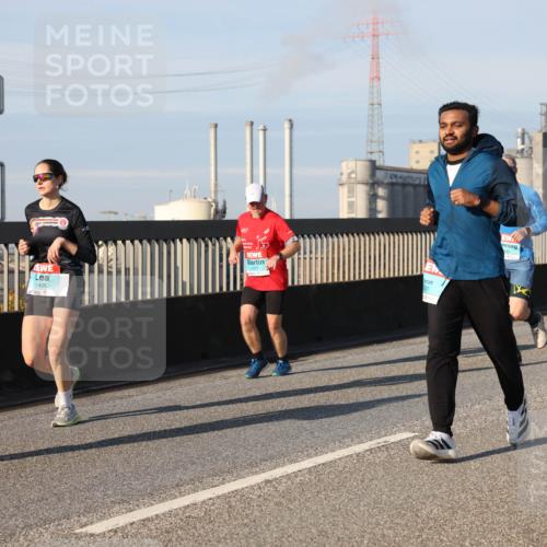 03.10.2025 - Köhlbrandbrückenlauf Lena Gebhardt http://msf.ph/oto/9129029 03.10.2025 09:48:37 Position 2 1406, 41 meine-sportfotos.de