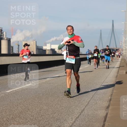 03.10.2025 - Köhlbrandbrückenlauf Lena Gebhardt http://msf.ph/oto/9129101 03.10.2025 09:48:44 Position 2 3053 meine-sportfotos.de