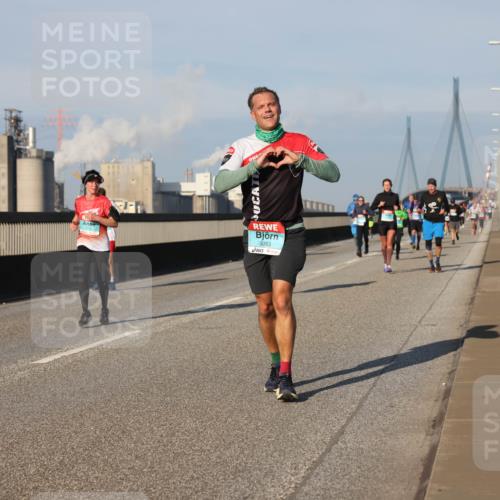 03.10.2025 - Köhlbrandbrückenlauf Lena Gebhardt http://msf.ph/oto/9129106 03.10.2025 09:48:45 Position 2 3053 meine-sportfotos.de