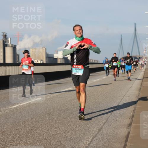03.10.2025 - Köhlbrandbrückenlauf Lena Gebhardt http://msf.ph/oto/9129112 03.10.2025 09:48:45 Position 2  meine-sportfotos.de