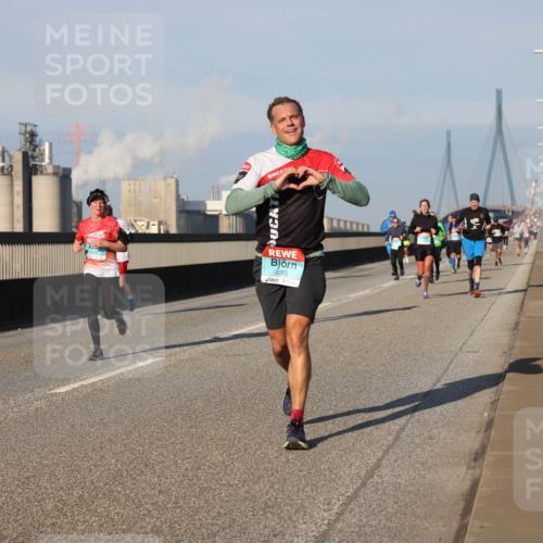 03.10.2025 - Köhlbrandbrückenlauf Lena Gebhardt http://msf.ph/oto/9129125 03.10.2025 09:48:45 Position 2 3053 meine-sportfotos.de