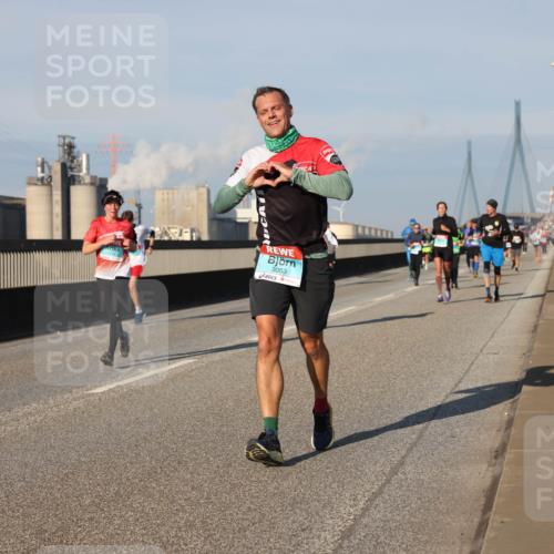 03.10.2025 - Köhlbrandbrückenlauf Lena Gebhardt http://msf.ph/oto/9129154 03.10.2025 09:48:45 Position 2 3053 meine-sportfotos.de