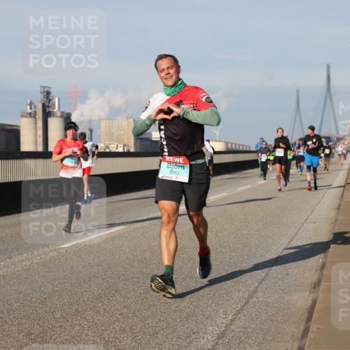 03.10.2025 - Köhlbrandbrückenlauf Lena Gebhardt http://msf.ph/oto/9129158 03.10.2025 09:48:45 Position 2 3053 meine-sportfotos.de