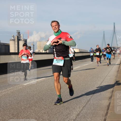 03.10.2025 - Köhlbrandbrückenlauf Lena Gebhardt http://msf.ph/oto/9129166 03.10.2025 09:48:45 Position 2 3053 meine-sportfotos.de