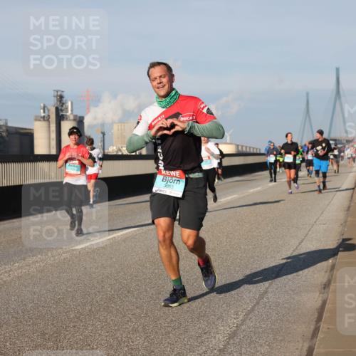 03.10.2025 - Köhlbrandbrückenlauf Lena Gebhardt http://msf.ph/oto/9129169 03.10.2025 09:48:45 Position 2 3053 meine-sportfotos.de