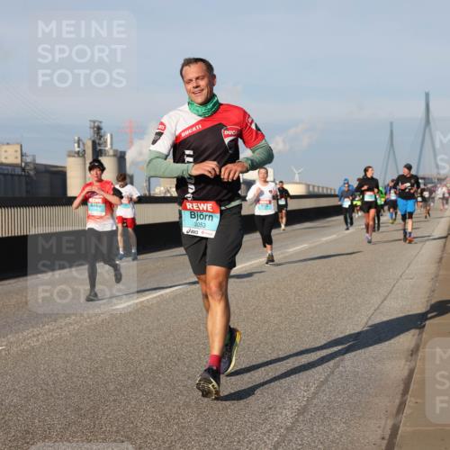 03.10.2025 - Köhlbrandbrückenlauf Lena Gebhardt http://msf.ph/oto/9129187 03.10.2025 09:48:45 Position 2 3053 meine-sportfotos.de
