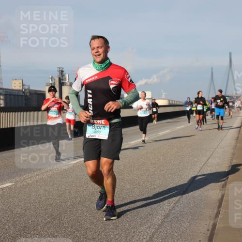 03.10.2025 - Köhlbrandbrückenlauf Lena Gebhardt http://msf.ph/oto/9129207 03.10.2025 09:48:46 Position 2 3053 meine-sportfotos.de