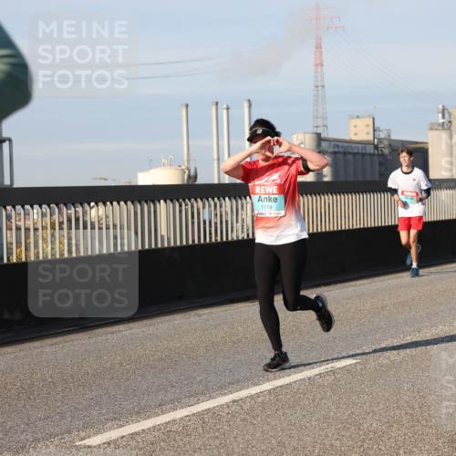 03.10.2025 - Köhlbrandbrückenlauf Lena Gebhardt http://msf.ph/oto/9129212 03.10.2025 09:48:47 Position 2 1119 meine-sportfotos.de