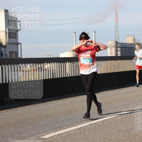 03.10.2025 - Köhlbrandbrückenlauf Lena Gebhardt http://msf.ph/oto/9129230 03.10.2025 09:48:47 Position 2 1119 meine-sportfotos.de