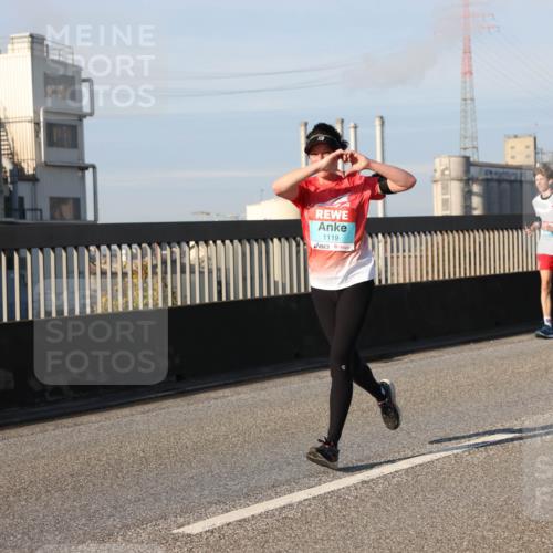 03.10.2025 - Köhlbrandbrückenlauf Lena Gebhardt http://msf.ph/oto/9129233 03.10.2025 09:48:47 Position 2 1119 meine-sportfotos.de