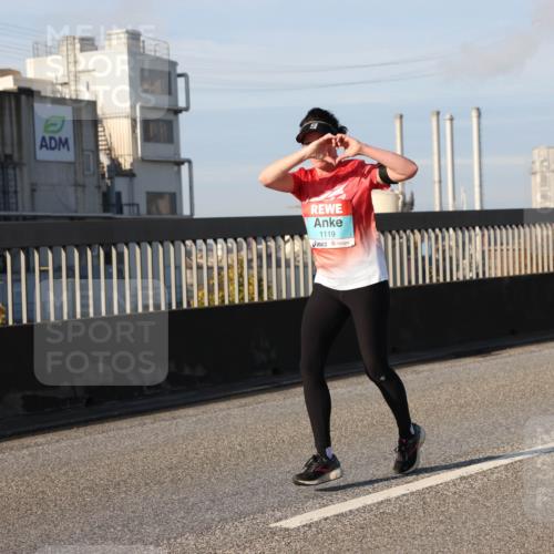 03.10.2025 - Köhlbrandbrückenlauf Lena Gebhardt http://msf.ph/oto/9129255 03.10.2025 09:48:47 Position 2 1119 meine-sportfotos.de
