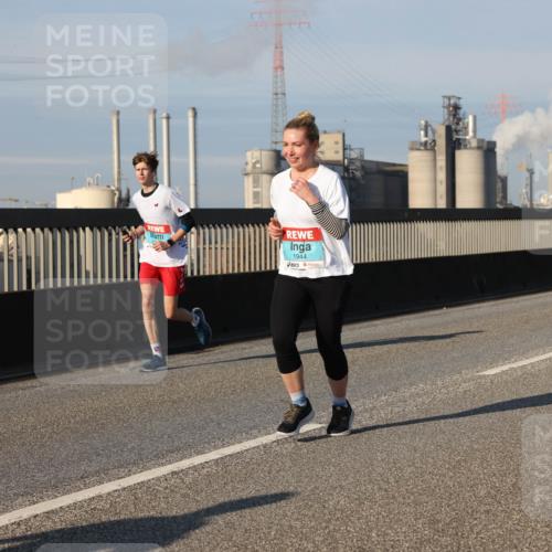 03.10.2025 - Köhlbrandbrückenlauf Lena Gebhardt http://msf.ph/oto/9129288 03.10.2025 09:48:49 Position 2 1944 meine-sportfotos.de