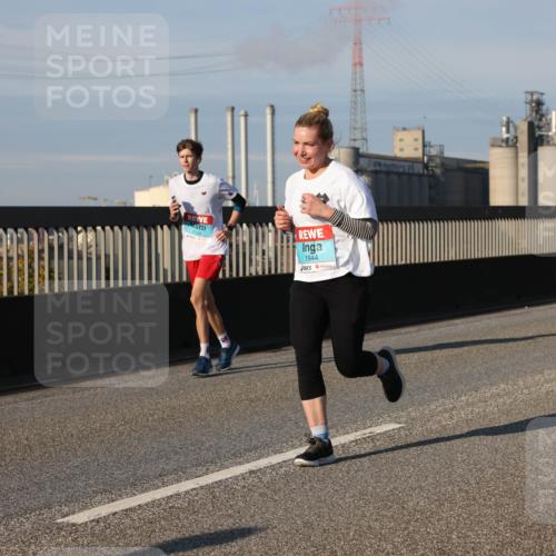 03.10.2025 - Köhlbrandbrückenlauf Lena Gebhardt http://msf.ph/oto/9129309 03.10.2025 09:48:49 Position 2 1944 meine-sportfotos.de