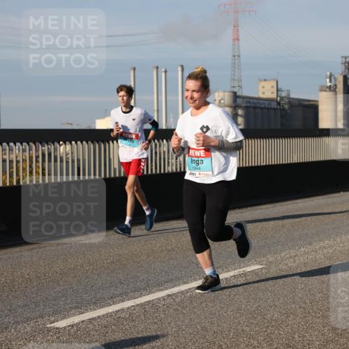 03.10.2025 - Köhlbrandbrückenlauf Lena Gebhardt http://msf.ph/oto/9129315 03.10.2025 09:48:49 Position 2 1944 meine-sportfotos.de