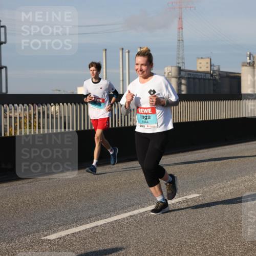 03.10.2025 - Köhlbrandbrückenlauf Lena Gebhardt http://msf.ph/oto/9129321 03.10.2025 09:48:49 Position 2 1944 meine-sportfotos.de
