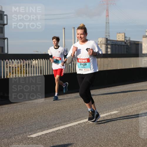 03.10.2025 - Köhlbrandbrückenlauf Lena Gebhardt http://msf.ph/oto/9129327 03.10.2025 09:48:49 Position 2 1944 meine-sportfotos.de