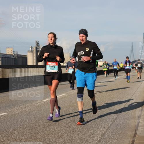 03.10.2025 - Köhlbrandbrückenlauf Lena Gebhardt http://msf.ph/oto/9129372 03.10.2025 09:48:51 Position 2 1152 meine-sportfotos.de