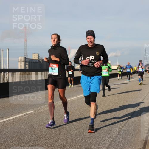 03.10.2025 - Köhlbrandbrückenlauf Lena Gebhardt http://msf.ph/oto/9129380 03.10.2025 09:48:52 Position 2 1152 meine-sportfotos.de