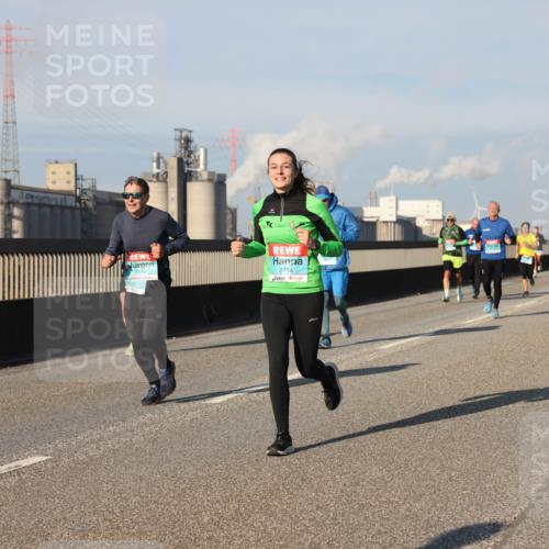 03.10.2025 - Köhlbrandbrückenlauf Lena Gebhardt http://msf.ph/oto/9129422 03.10.2025 09:48:53 Position 2 1218, 2714 meine-sportfotos.de