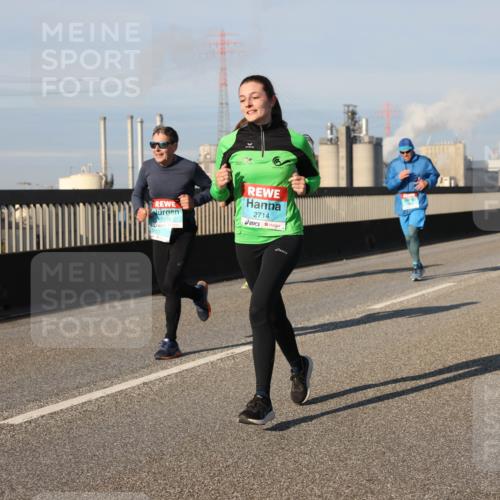 03.10.2025 - Köhlbrandbrückenlauf Lena Gebhardt http://msf.ph/oto/9129446 03.10.2025 09:48:54 Position 2 1218, 2714 meine-sportfotos.de