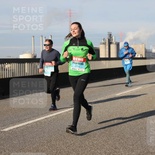 03.10.2025 - Köhlbrandbrückenlauf Lena Gebhardt http://msf.ph/oto/9129453 03.10.2025 09:48:54 Position 2 1218, 2714 meine-sportfotos.de