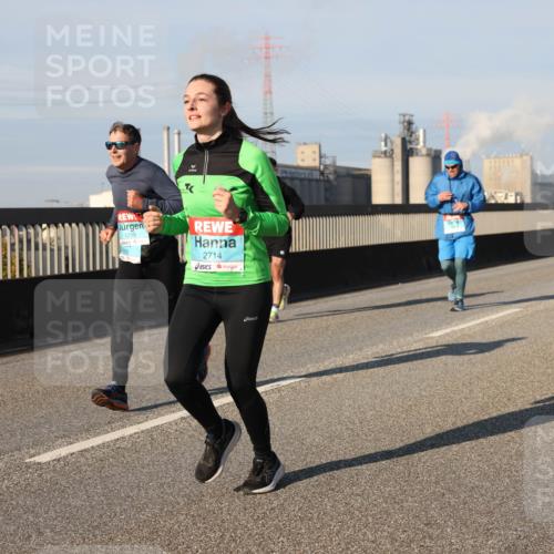 03.10.2025 - Köhlbrandbrückenlauf Lena Gebhardt http://msf.ph/oto/9129459 03.10.2025 09:48:54 Position 2 1218, 2714 meine-sportfotos.de