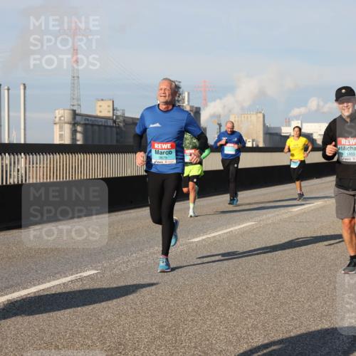 03.10.2025 - Köhlbrandbrückenlauf Lena Gebhardt http://msf.ph/oto/9129537 03.10.2025 09:48:58 Position 2 3679, 1403 meine-sportfotos.de