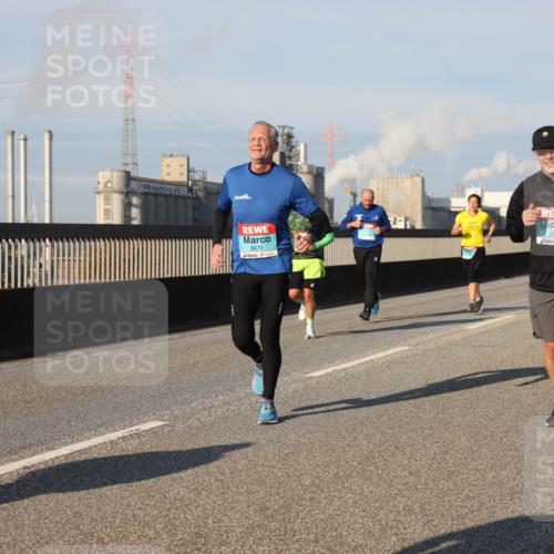 03.10.2025 - Köhlbrandbrückenlauf Lena Gebhardt http://msf.ph/oto/9129542 03.10.2025 09:48:58 Position 2 3679, 1403 meine-sportfotos.de