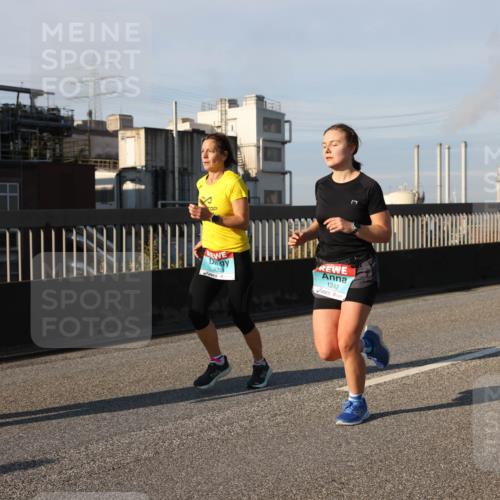 03.10.2025 - Köhlbrandbrückenlauf Lena Gebhardt http://msf.ph/oto/9129680 03.10.2025 09:49:03 Position 2 17, 3333, 1242 meine-sportfotos.de