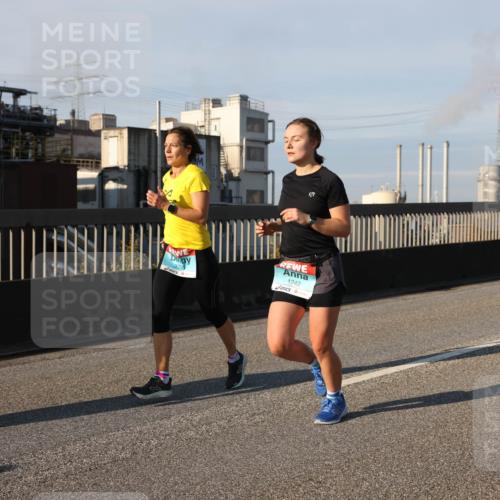 03.10.2025 - Köhlbrandbrückenlauf Lena Gebhardt http://msf.ph/oto/9129684 03.10.2025 09:49:03 Position 2 1242 meine-sportfotos.de
