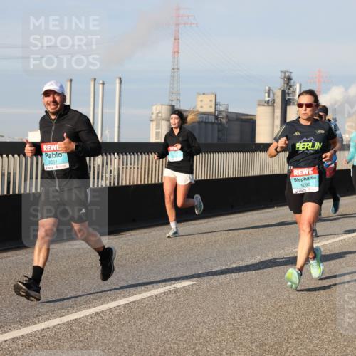 03.10.2025 - Köhlbrandbrückenlauf Lena Gebhardt http://msf.ph/oto/9129739 03.10.2025 09:49:05 Position 2 2661, 1092, 3625 meine-sportfotos.de