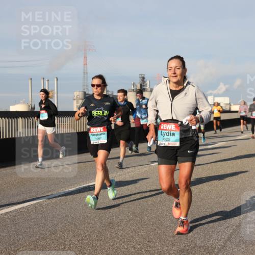 03.10.2025 - Köhlbrandbrückenlauf Lena Gebhardt http://msf.ph/oto/9129753 03.10.2025 09:49:06 Position 2 1092, 3625 meine-sportfotos.de