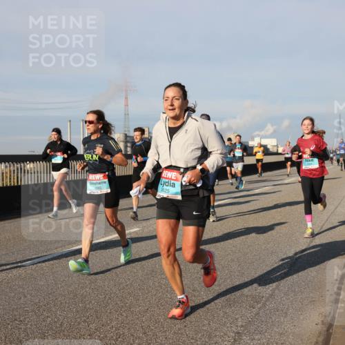 03.10.2025 - Köhlbrandbrückenlauf Lena Gebhardt http://msf.ph/oto/9129759 03.10.2025 09:49:06 Position 2 1092, 3625, 2084 meine-sportfotos.de