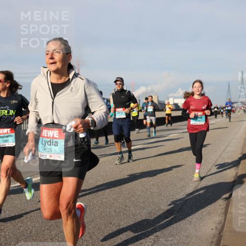 03.10.2025 - Köhlbrandbrückenlauf Lena Gebhardt http://msf.ph/oto/9129772 03.10.2025 09:49:06 Position 2 1092, 3625 meine-sportfotos.de