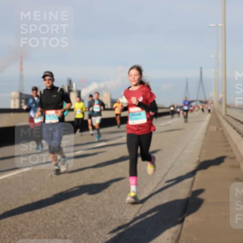 03.10.2025 - Köhlbrandbrückenlauf Lena Gebhardt http://msf.ph/oto/9129777 03.10.2025 09:49:07 Position 2  meine-sportfotos.de