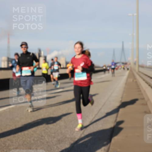 03.10.2025 - Köhlbrandbrückenlauf Lena Gebhardt http://msf.ph/oto/9129780 03.10.2025 09:49:07 Position 2  meine-sportfotos.de