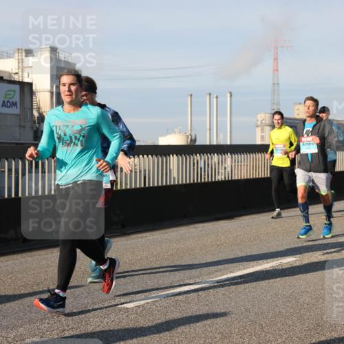 03.10.2025 - Köhlbrandbrückenlauf Lena Gebhardt http://msf.ph/oto/9129825 03.10.2025 09:49:09 Position 2  meine-sportfotos.de