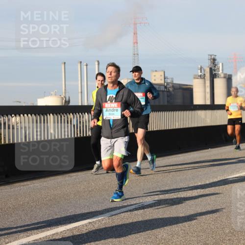 03.10.2025 - Köhlbrandbrückenlauf Lena Gebhardt http://msf.ph/oto/9129831 03.10.2025 09:49:09 Position 2 3656, 3799 meine-sportfotos.de
