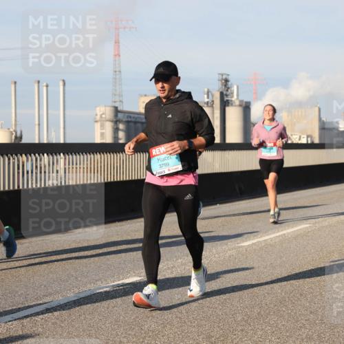 03.10.2025 - Köhlbrandbrückenlauf Lena Gebhardt http://msf.ph/oto/9129864 03.10.2025 09:49:10 Position 2 3228, 3799 meine-sportfotos.de