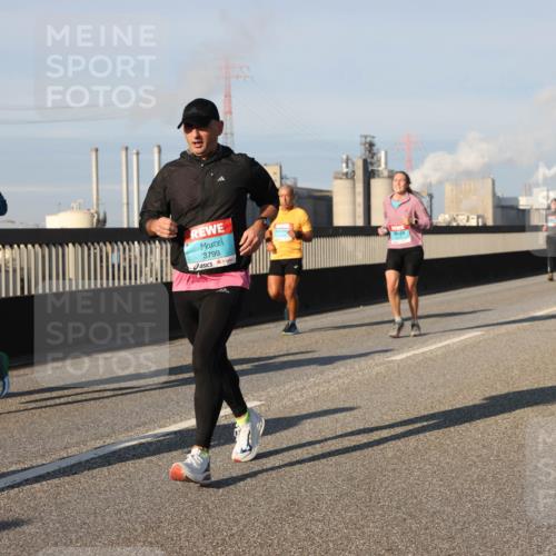03.10.2025 - Köhlbrandbrückenlauf Lena Gebhardt http://msf.ph/oto/9129868 03.10.2025 09:49:10 Position 2 3228, 3799 meine-sportfotos.de