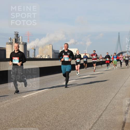 03.10.2025 - Köhlbrandbrückenlauf Lena Gebhardt http://msf.ph/oto/9130008 03.10.2025 09:49:17 Position 2  meine-sportfotos.de